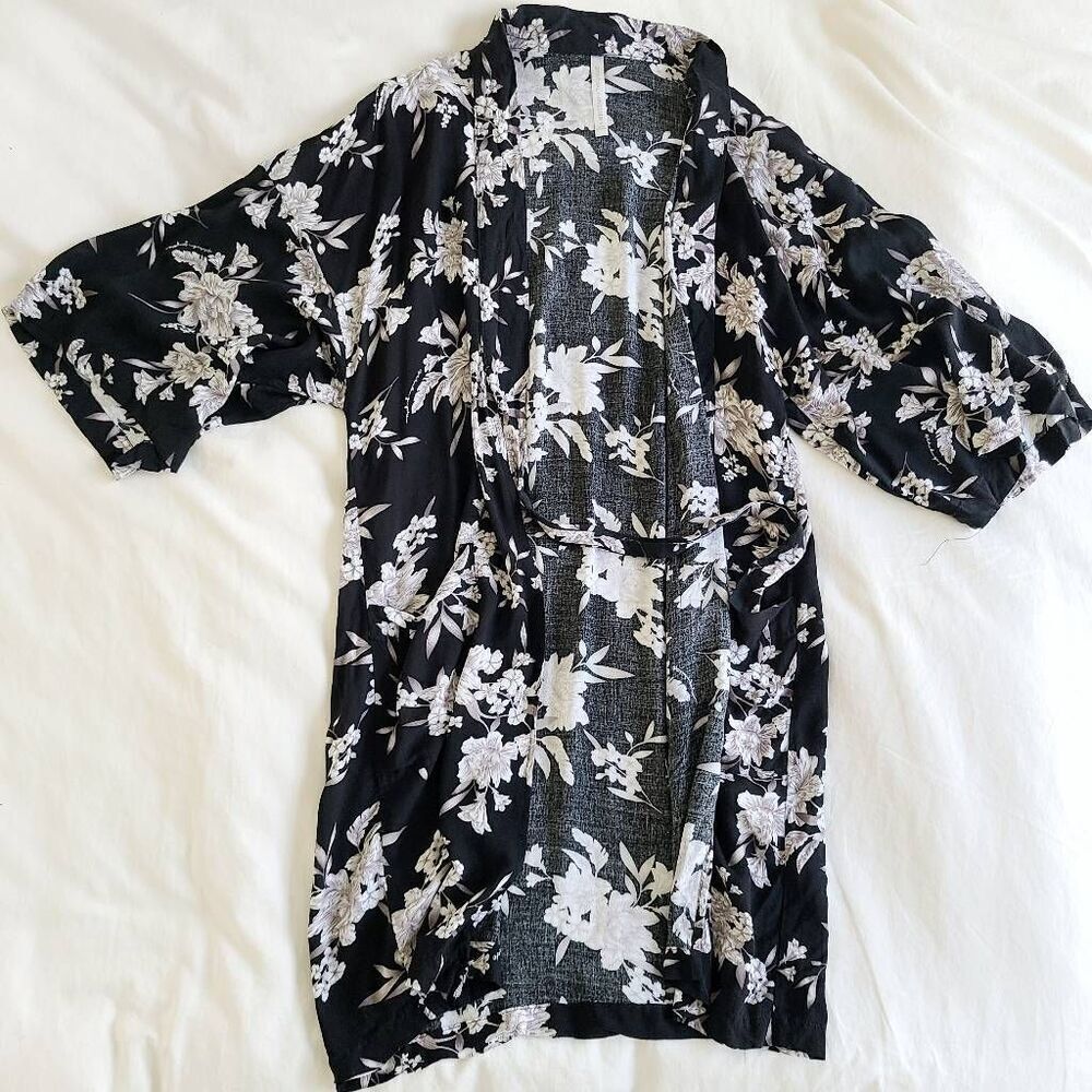 Spiritual Gangster Cardigan Sweater Womens OS Black‎ Floral Kimono Tie Front